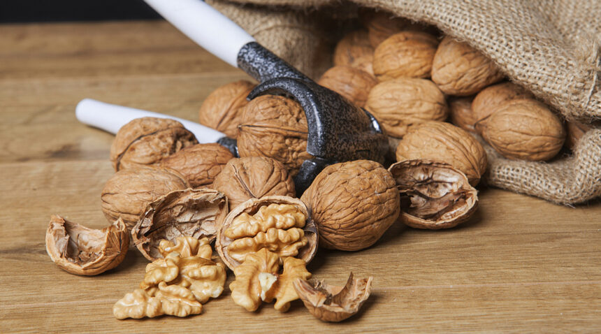 Walnut: Nutrition, Uses, Benefits & Side Effects